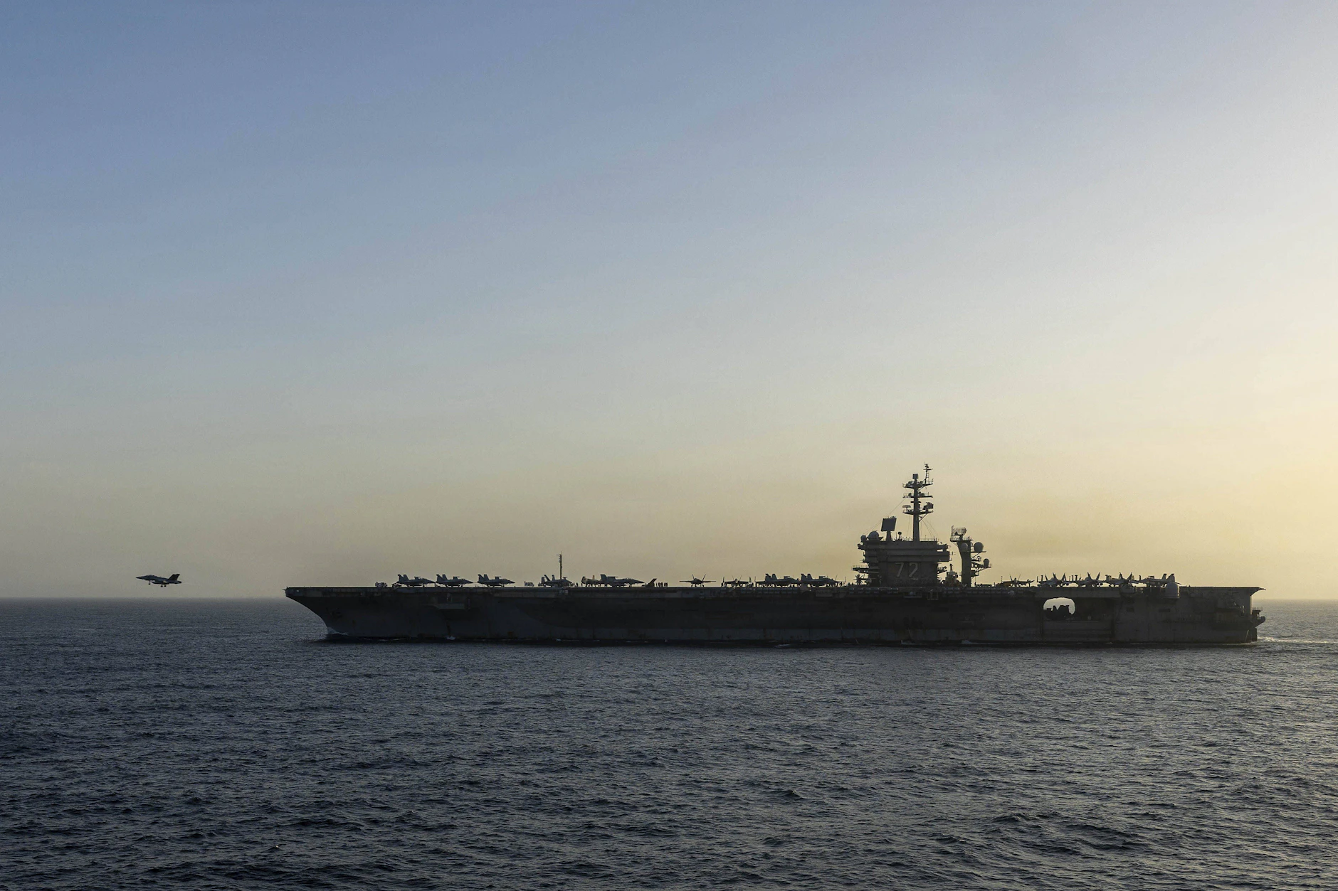 Iranische Raketen sollen ein Schiff der US-Marine getroffen haben.