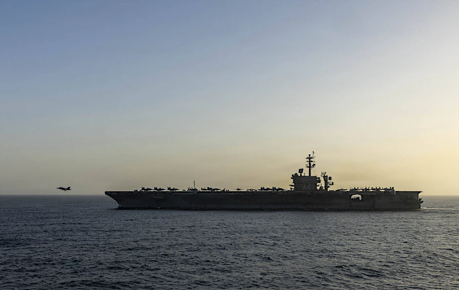 Iranische Raketen sollen ein Schiff der US-Marine getroffen haben.