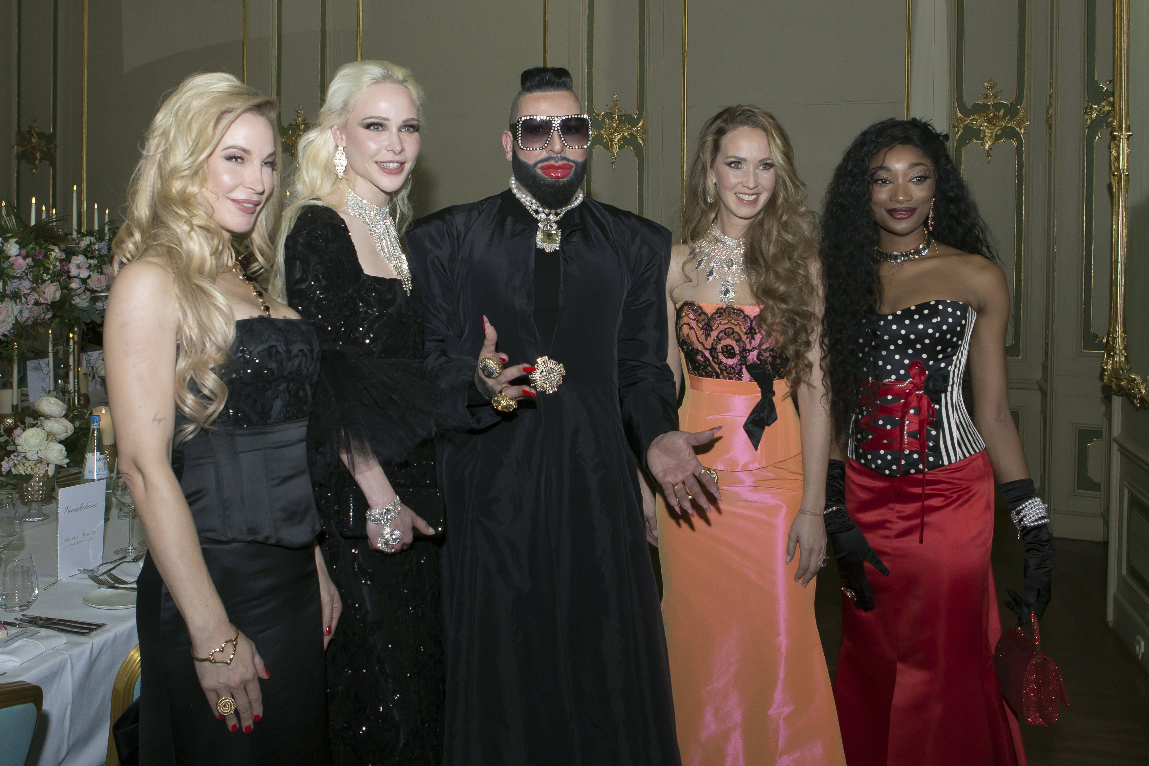 Bling, Logo, Protz: Warum sind deutsche Labels so gut darin, „tacky“ zu sein?