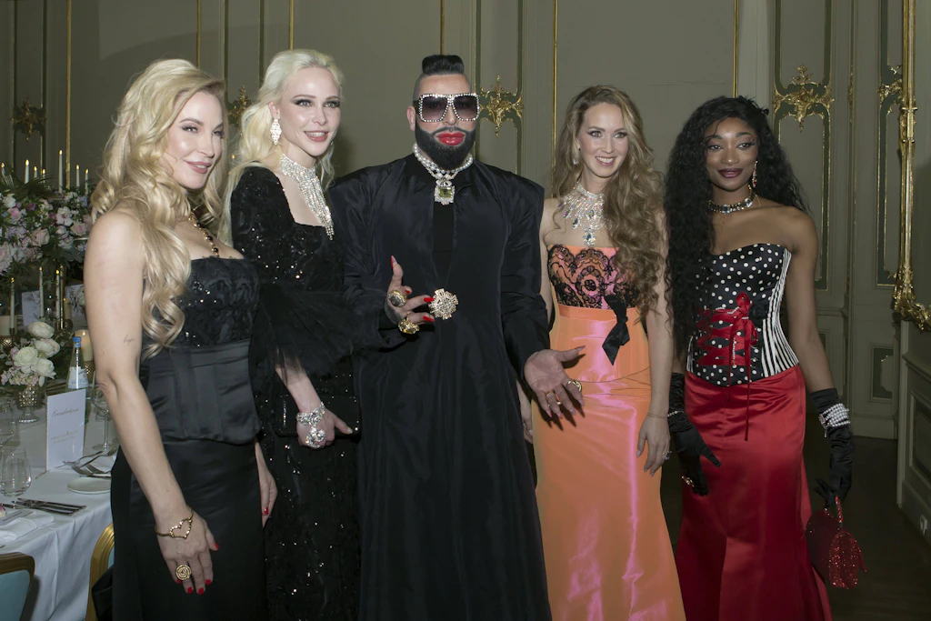 Bling, Logo, Protz: Warum sind deutsche Labels so gut darin, „tacky“ zu sein?