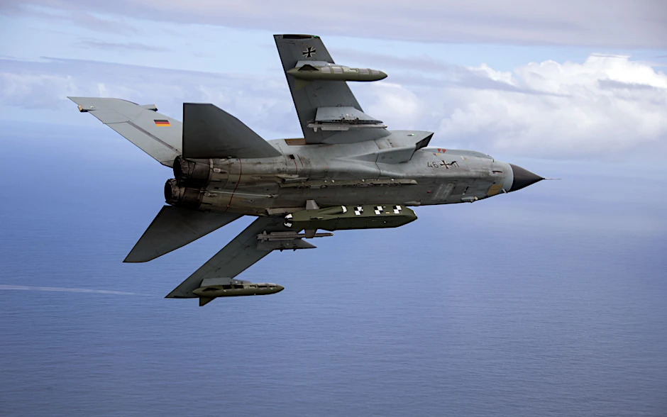 Ein Kampfjet Tornado IDS ASSTA 3.0, bestückt mit dem Lenkflugkörper Taurus