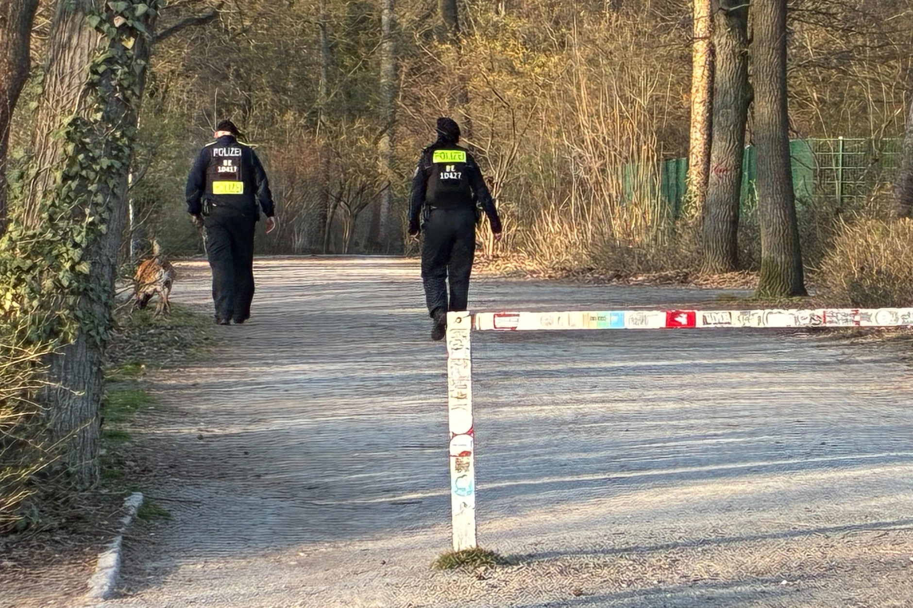 Einsatzkräfte der Polizei durchsuchten den Volkspark Hasenheide.
