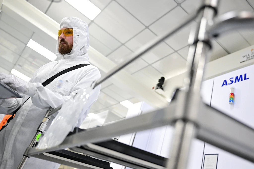 Das niederländische Technologieunternehmen ASML machte im Jahr 2025 mehr als ein Drittel seines Umsatzes in China.