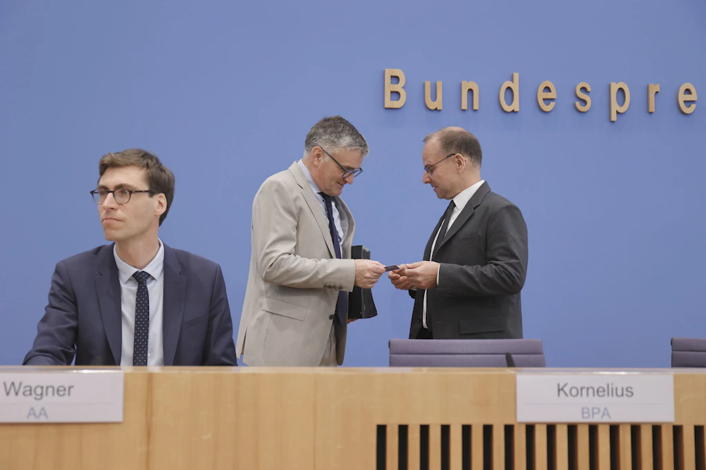 Abzug ohne Plan, Mieterschutz ohne Schutz, Kanzler ohne Empathie