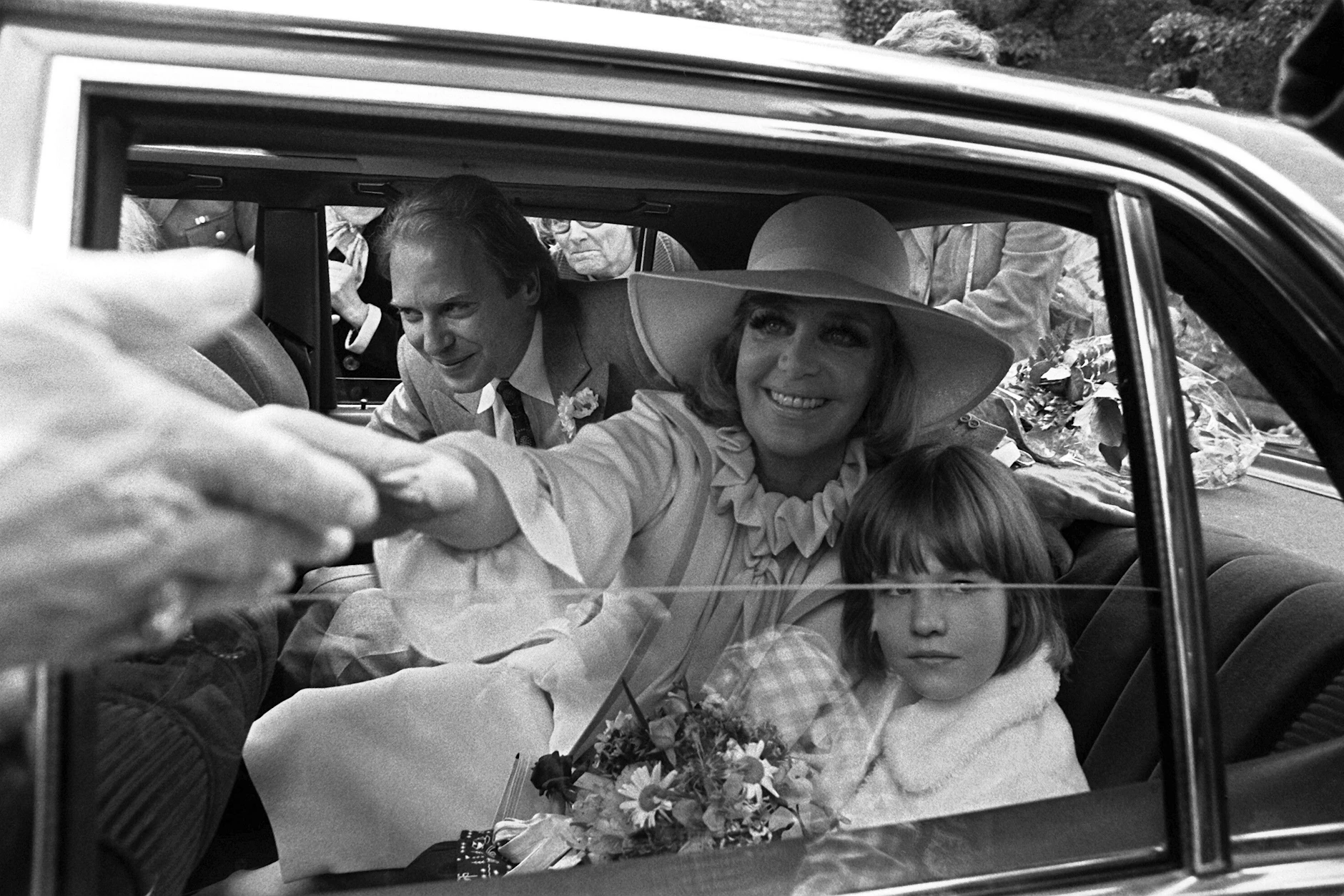 1. Juni 1977, der Tag, an dem Hildegard Knef und Paul von Schell heiraten. Bei der Trauung mit dabei: Hildes Tochter Christina aus zweiter Ehe.