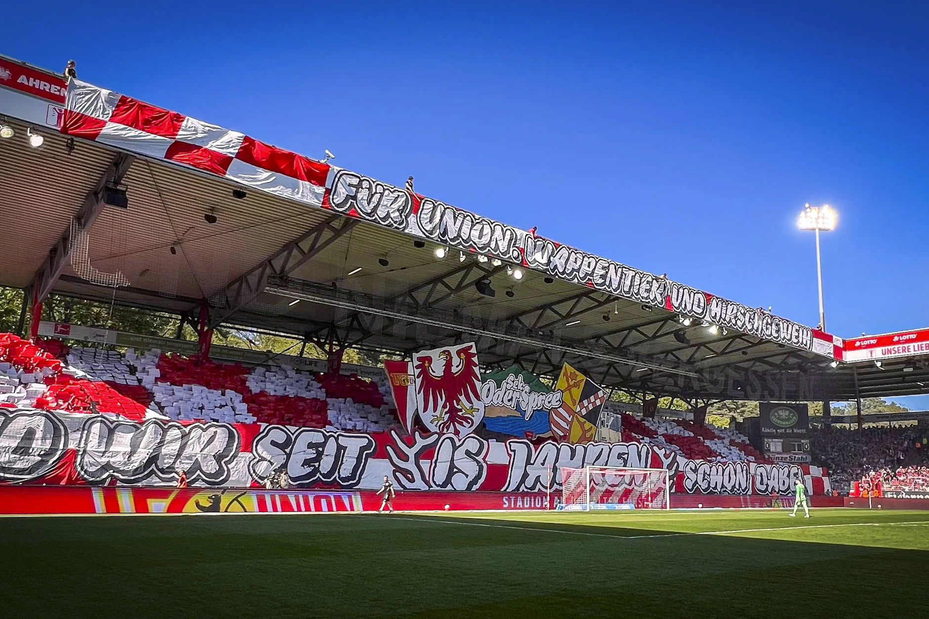 FC Union <a href="https://www.berliner-kurier.de/union/union-berlin-rettet-punkt-heldt-sauer-auf-linienrichter-li.10033902"></a><a href="https://www.berliner-kurier.de/union/union-berlin-rettet-punkt-heldt-sauer-auf-linienrichter-li.10033902"></a><a href="https://www.berliner-kurier.de/union/union-berlin-rettet-punkt-heldt-sauer-auf-linienrichter-li.10033902">spielte Zuhause in der Alten Försterei gegen den 1. FC Köln</a>. Während der Spielzeit kam es in Prenzlauer Berg zu dem Überfall.