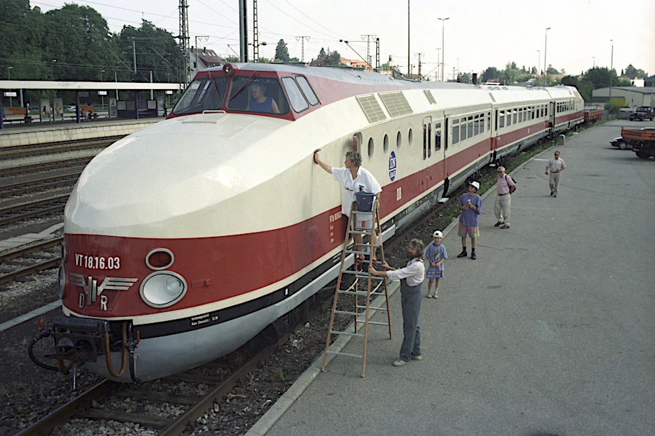 Der VT 18.16 fuhr in der DDR auf dem Schienennetz der Deutschen Reichsbahn in den Ostblock und sogar nach Skandinavien.
