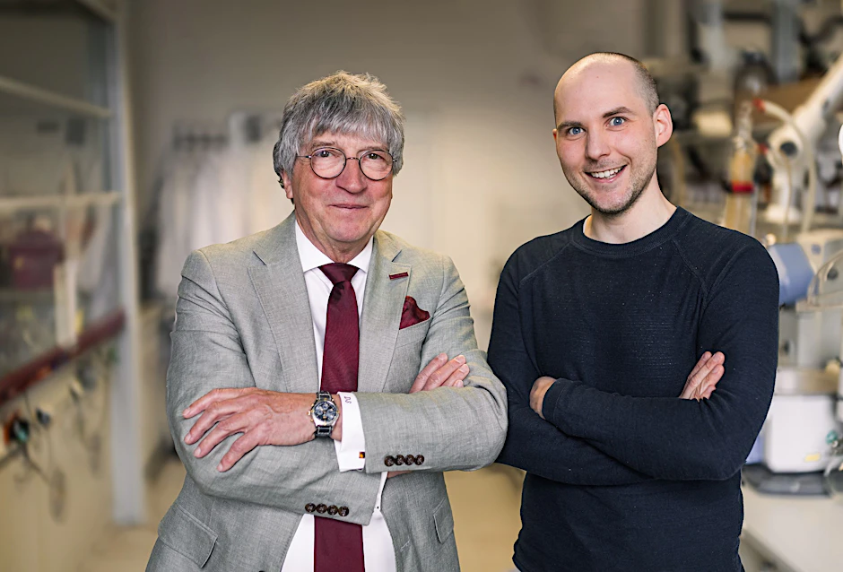 Prof. Dieter Schinzer (Uni Magdeburg) und Jun.-Prof. Adrian Press (Uniklinikum Jena, v.l.n.r.) forschen an einem neuen Ansatz gegen Lungeninfektionen.