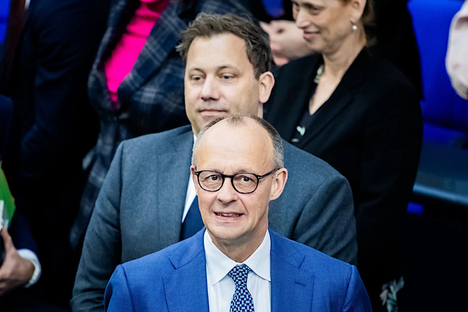 Bundeskanzler Friedrich Merz (CDU) und Vizekanzler Lars Klingbeil (SPD) im Plenum des Deutschen Bundestages