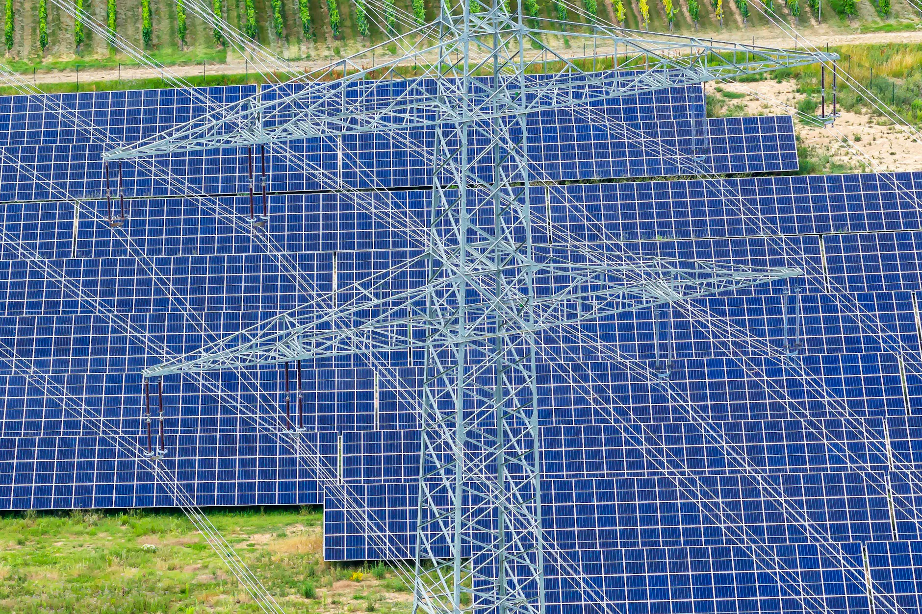 Photovoltaik-Freiflächenanlage in Deutschland. Schlüsseltechnik soll dafür nicht mehr aus China kommen.