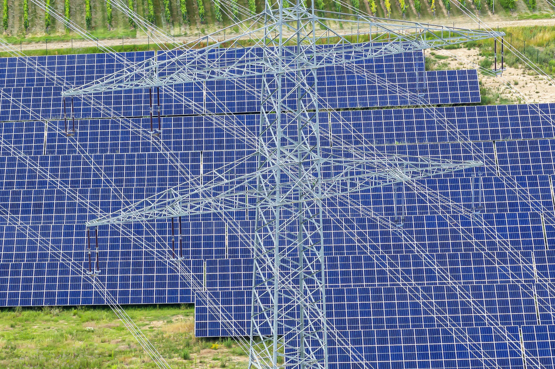 Photovoltaik-Freiflächenanlage in Deutschland. Schlüsseltechnik soll dafür nicht mehr aus China kommen.