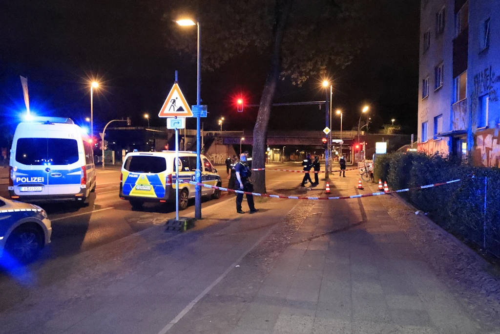 In der Yorckstraße wurde ein Mann lebensgefährlich durch Schüsse verletzt.