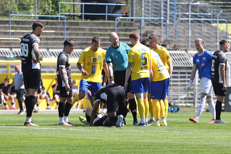 Skandal zum Saisonende: Rote Karte wirbelt Regionalliga-Aufstiegskampf durcheinander