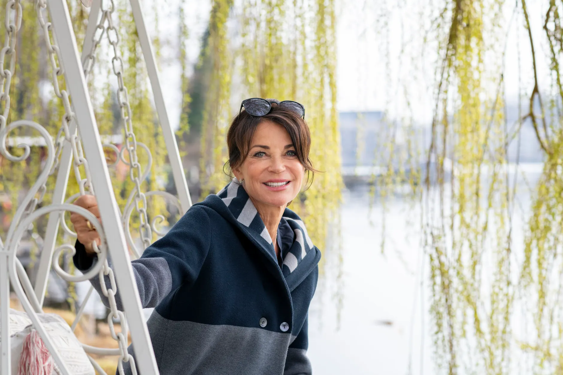 Gerit Kling auf ihrer Gartenschaukel in ihrer Wahlheimat Potsdam.