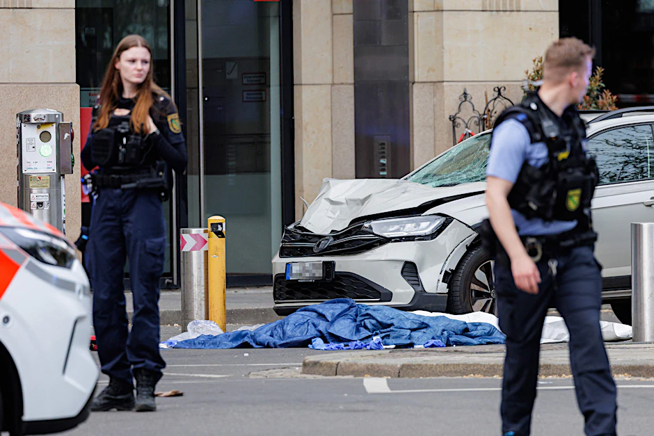 Zwei Menschen wurden in Leipzig bei einer Amokfahrt getötet, drei weitere schwer verletzt.