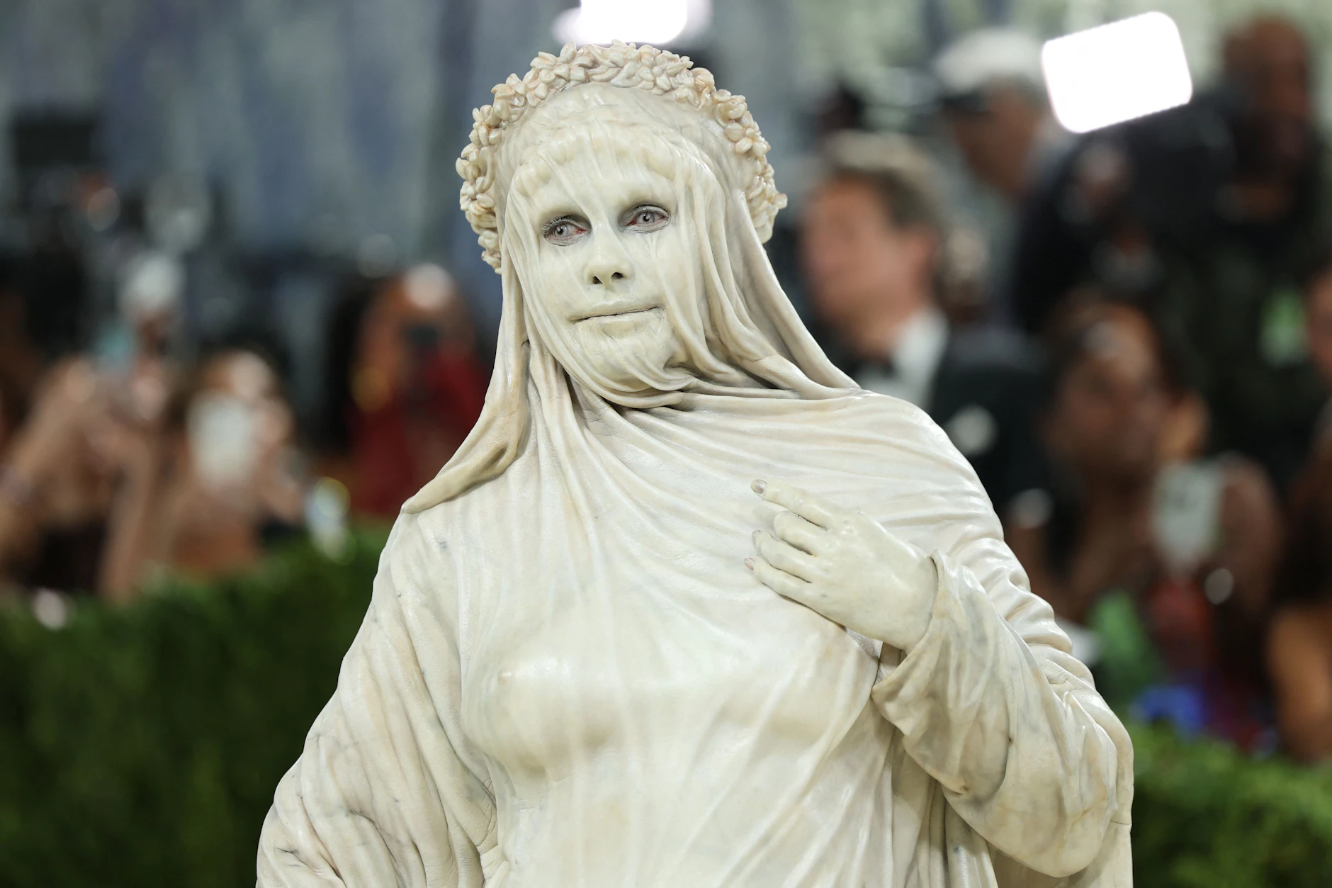 Heidi Klum kam zur Met Gala als Marmorstatue.