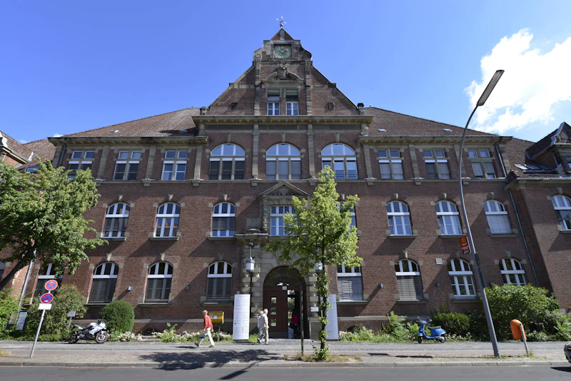 DRK-Kliniken Berlin übernehmen Abteilungen der Schlosspark-Klinik – was wird jetzt aus dem Standort Mitte?