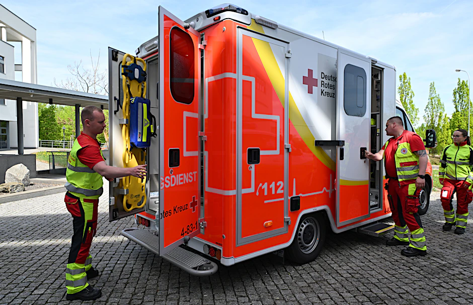 Notfallsanitäter des DRK bei einer Präsentation der Telenotarztzentrale bei der Kassenärztlichen Vereinigung Thüringen in Weimar. 