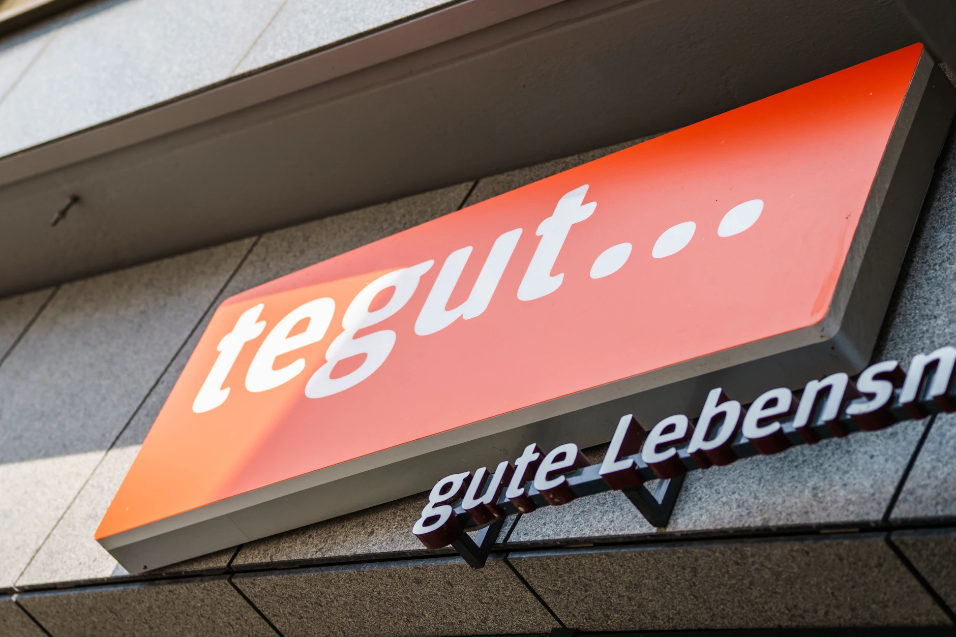 Das Lebensmittelunternehmen Tegut will sich aus Deutschland zurückziehen. Interesse an Filialen in Thüringen, Hessen und Bayern hat Tante Enso.