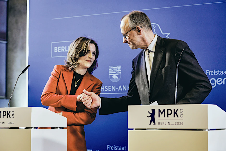 Friedrich Merz gemeinsam mit der Ostbeauftragten Elisabeth Kaiser: Der Kanzler fremdelt sichtlich mit Ostdeutschland und seinen Bewohnern.