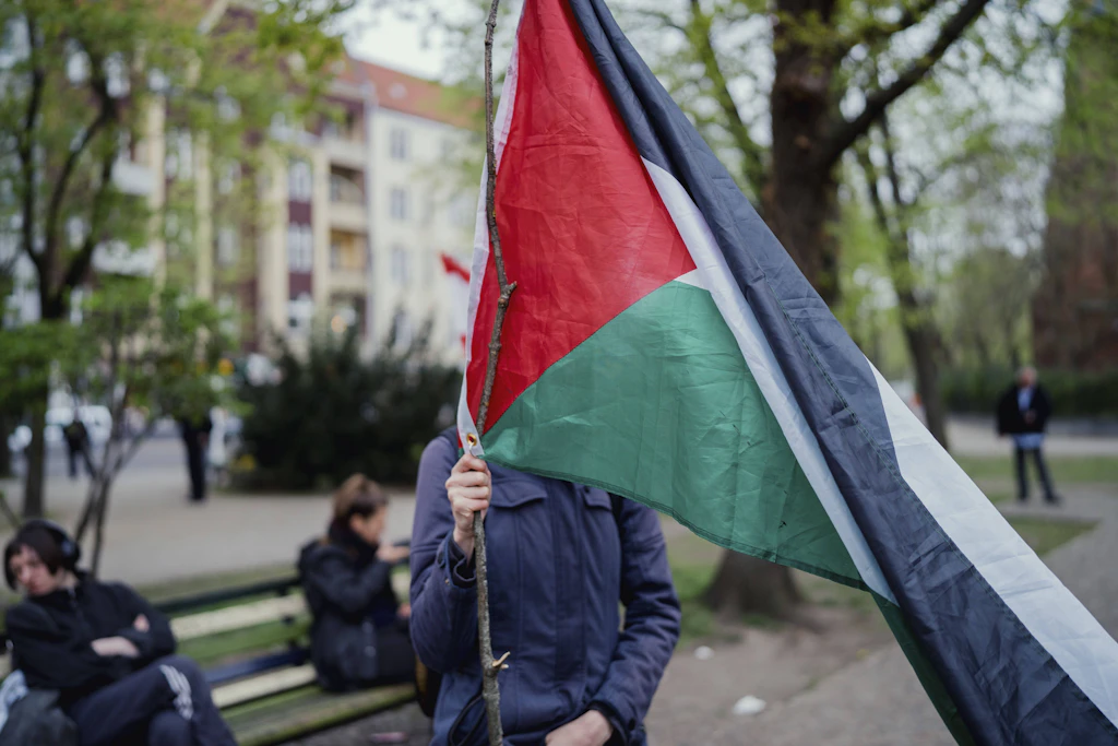Berlin: Gericht verhindert Abschiebung von irischer Palästina-Aktivistin