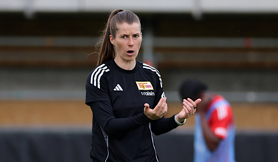 Marie-Louise Eta hat als Trainerin des 1. FC Union Berlin bislang einen Punkt aus drei Spielen geholt.