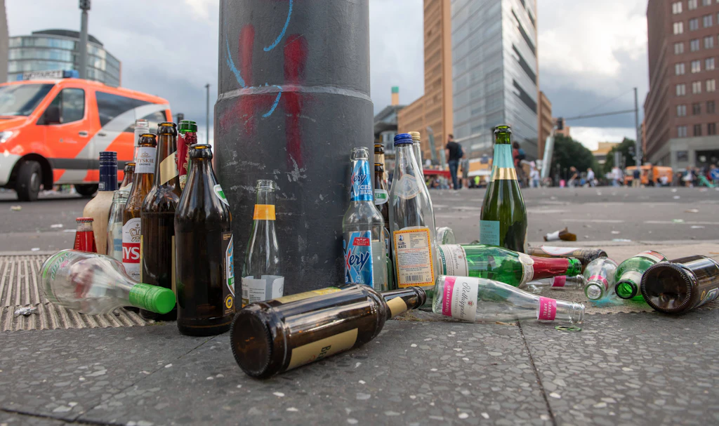 Berlin ist ein Scherbenhaufen! Warum ein höheres Glaspfand überfällig ist