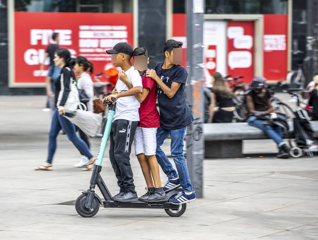 Blutige E-Scooter-Bilanz: Die unterschätzte Gefahr für unsere Kinder