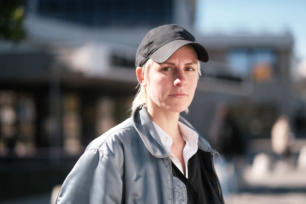 Helene Bukowski begibt sich in das Land ihrer Eltern, die DDR