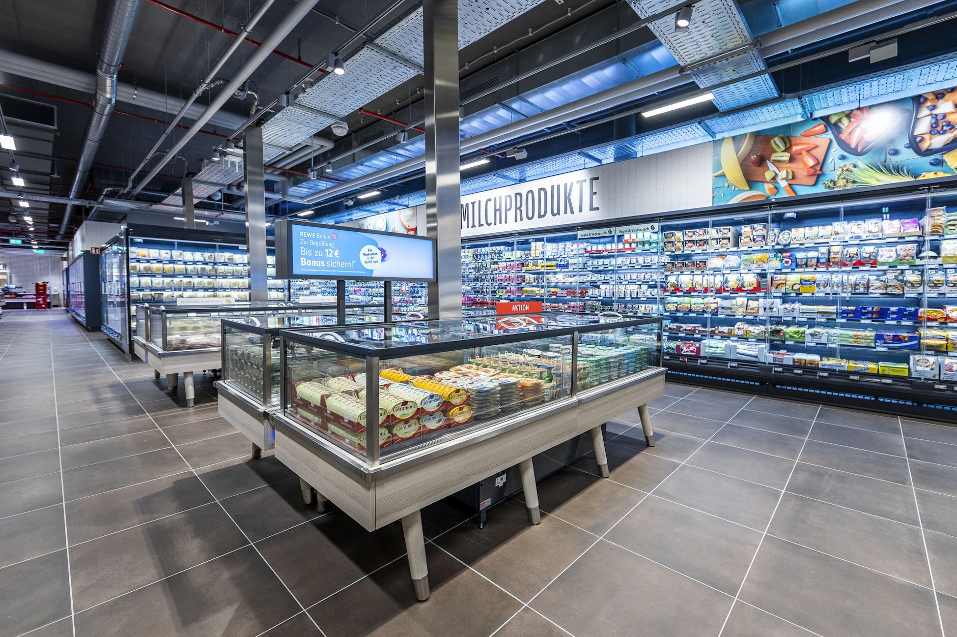 Die neue Rewe-Filiale hat ein großes Frische-Sortiment und punktet mit langen Öffnungszeiten.