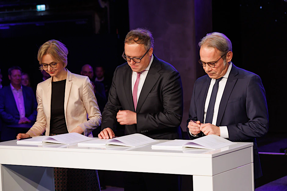 Haben nur einen geringen Rückhalt in der Thüringer Bevölkerung (v.l.n.r.): Finanzministerin Katja Wolf (BSW), Ministerpräsident Mario Voigt (CDU) und Innenminister Georg Maier (SPD).