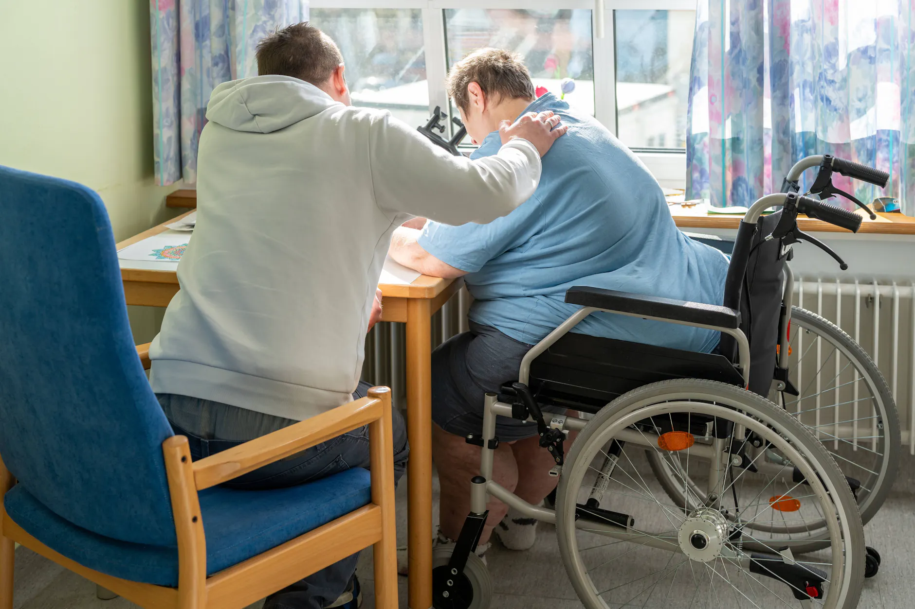 Plätze in einem Pflegeheim sind in Ost und West wahnsinnig teuer.