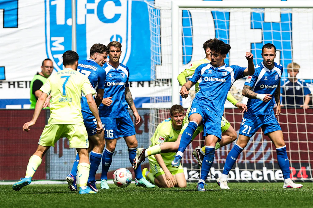 1:0-Heimsieg gegen Hertha BSC: Auch Magdeburg (in Blau) könnte mit einem Sieg in Kiel den Klassenverbleib einen Spieltag vor Saisonende klarmachen.