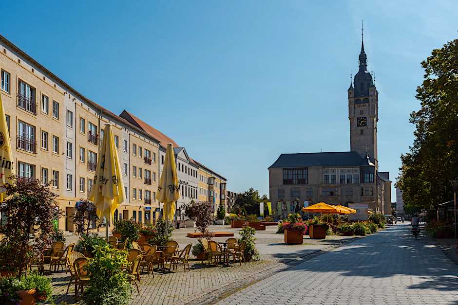 Für die Landesliteraturtage Sachsen-Anhalt verwandelt sich der Marktplatz zum zentralen Schauplatz mit einer Art Freiluftbibliothek.