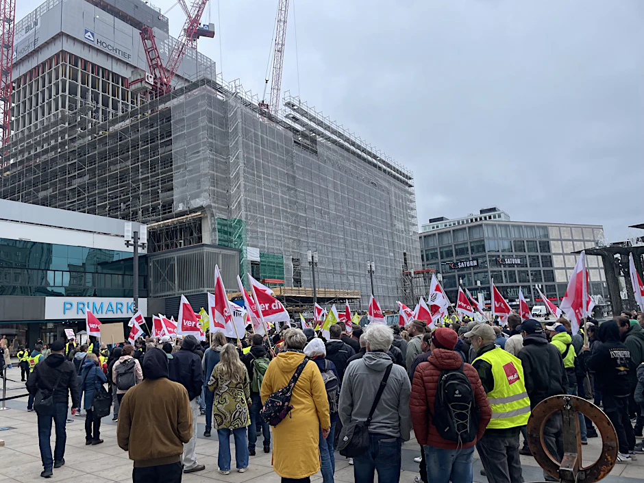 Telekom-Mitarbeiter wollen mehr Geld.