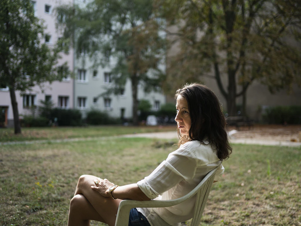 „Frequenzen“: Ruth Herzberg setzt Adam und Eva in die Berliner Kunstwelt
