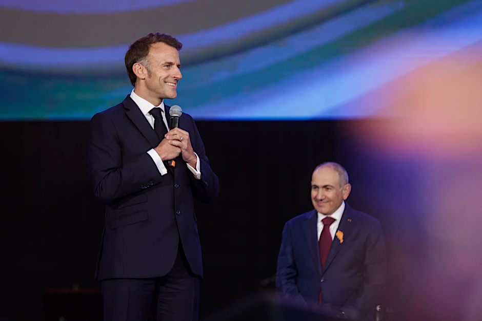Ziemlich beste Freunde: Frankreichs Präsident Macron und Armeniens Ministerpräsident Paschinjan