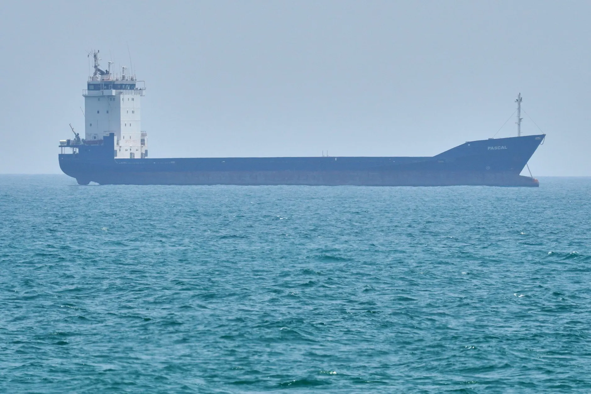 Tanker wie dieser transportieren Kerosin durch die Straße von Hormus – seit Beginn des Iran-Konflikts ist die Meerenge faktisch blockiert.