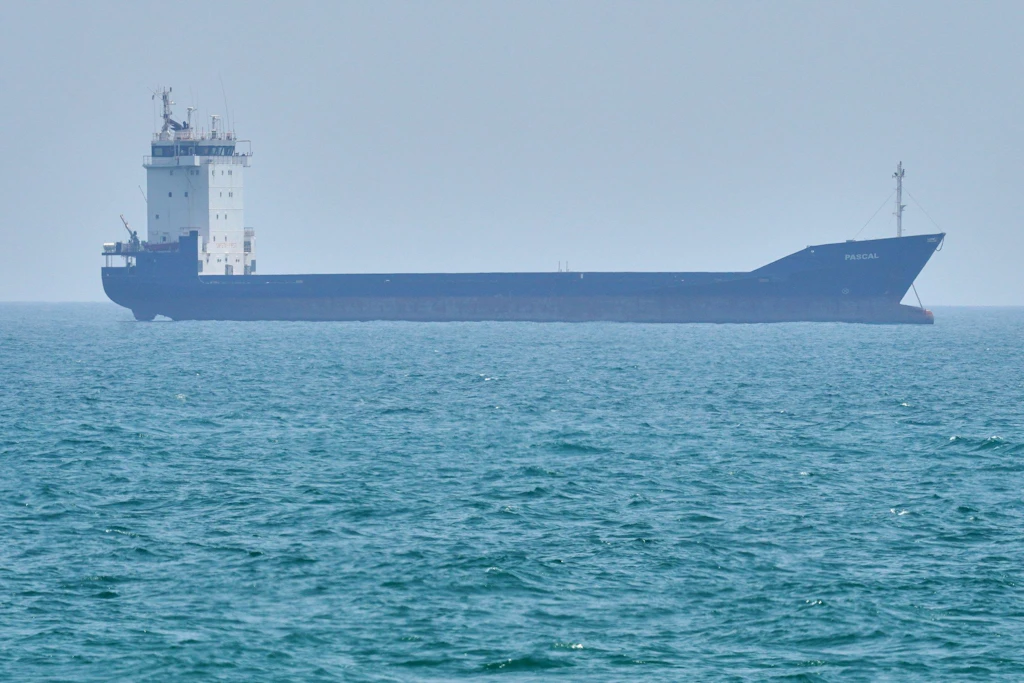 Tanker wie dieser transportieren Kerosin durch die Straße von Hormus – seit Beginn des Iran-Konflikts ist die Meerenge faktisch blockiert.