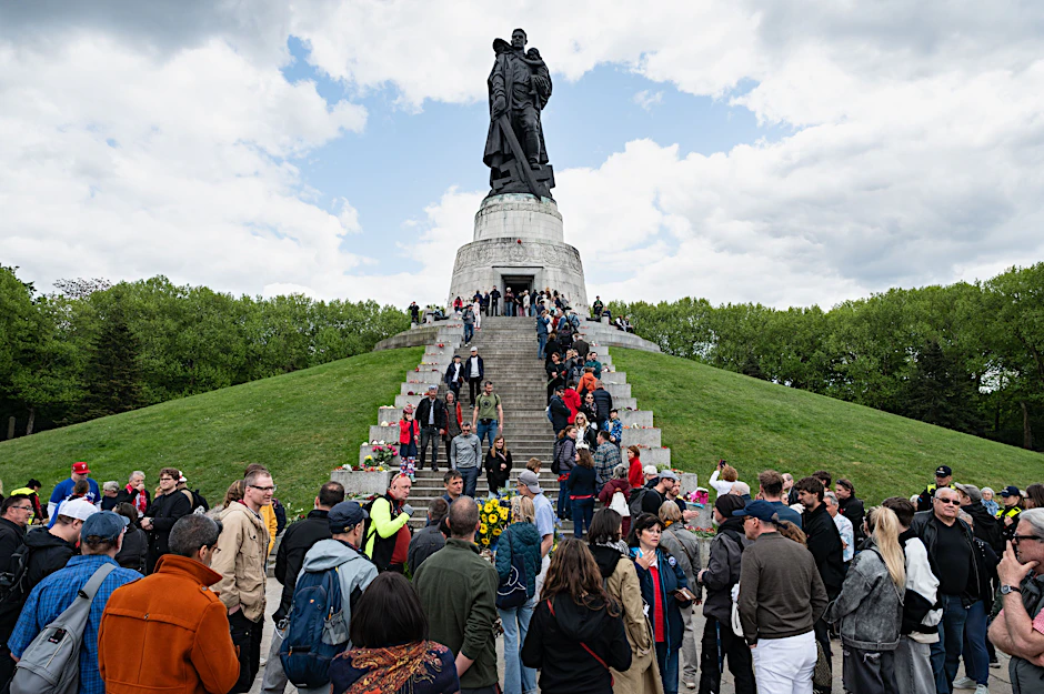 Am Sowjetischen Ehrenmal in Treptow wird am Freitag und Sonnabend wieder ein Besucheransturm erwartet.