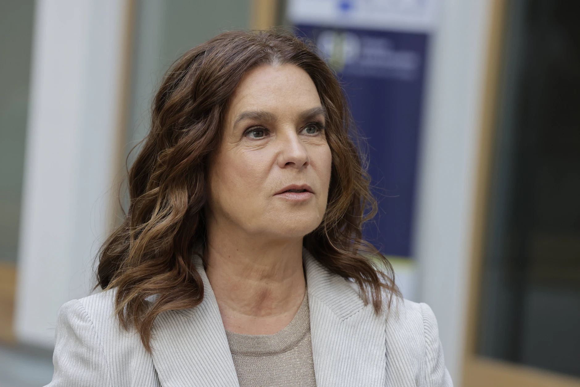 Katarina Witt genießt sowohl im Osten als auch im Westen hohe Popularität.