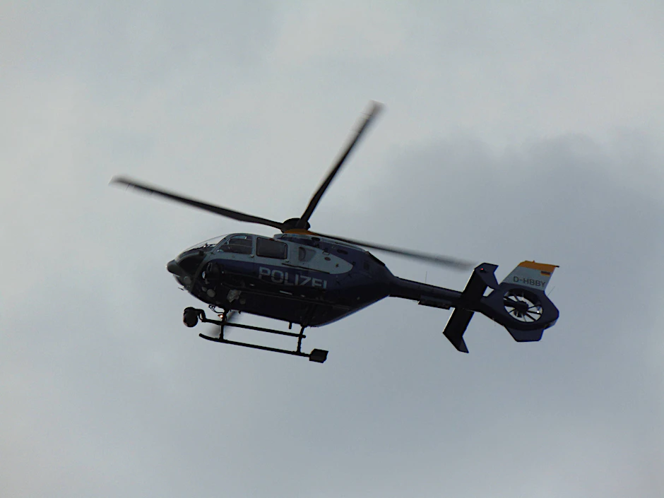 Bei der Suche nach der Seniorin kam ein Polizeihubschrauber zum Einsatz.
