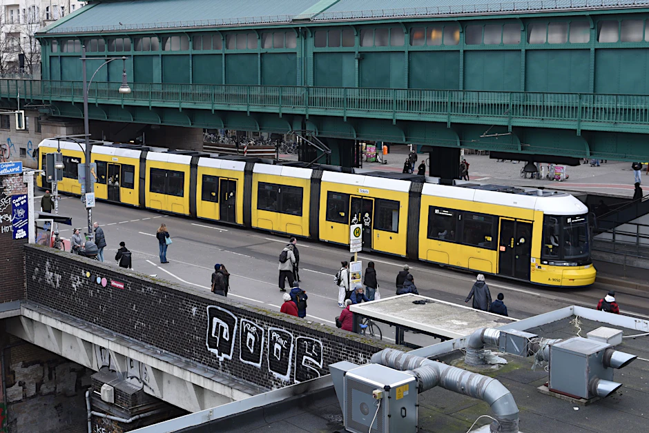 Mega-Bauprojekt Schönhauser-Allee-Brücke. Schon im Herbst 2026 sollen die Arbeiten beginnen.