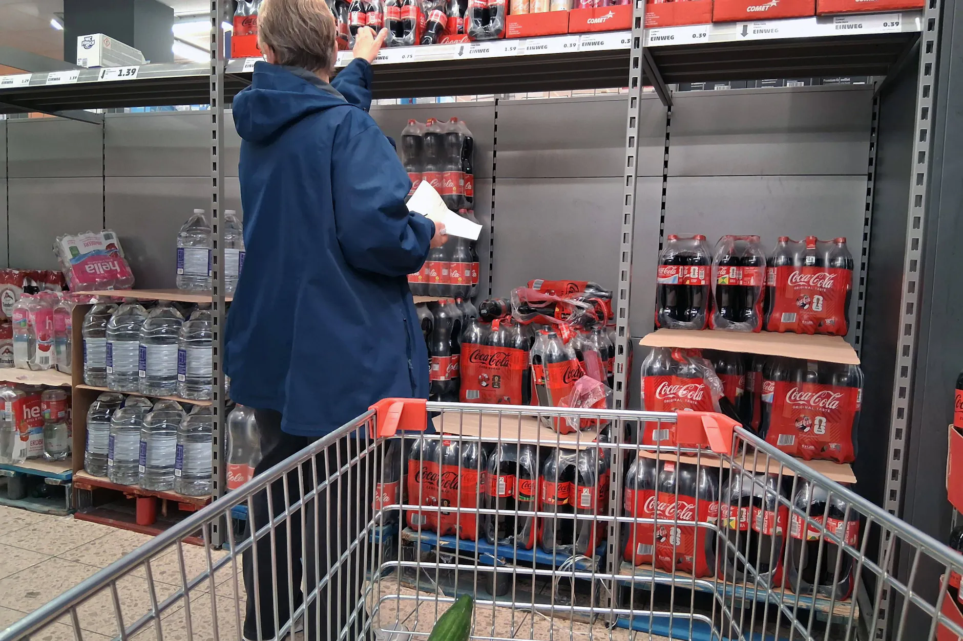 Nach dem Willen der Bundesregierung soll auf zuckerhaltige Getränke wie Cola künftig eine Zuckersteuer gezahlt werden.