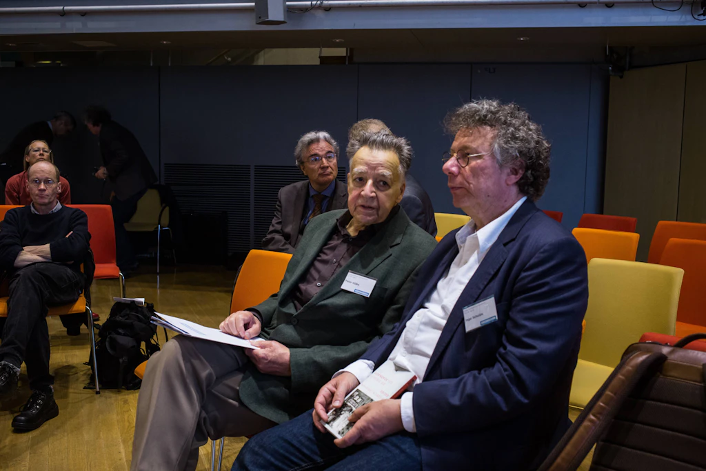 In mehrfacher Hinsicht eine Ausnahmeerscheinung im Musikbetrieb: Peter Gülke (m.), hier im Jahr 2018.