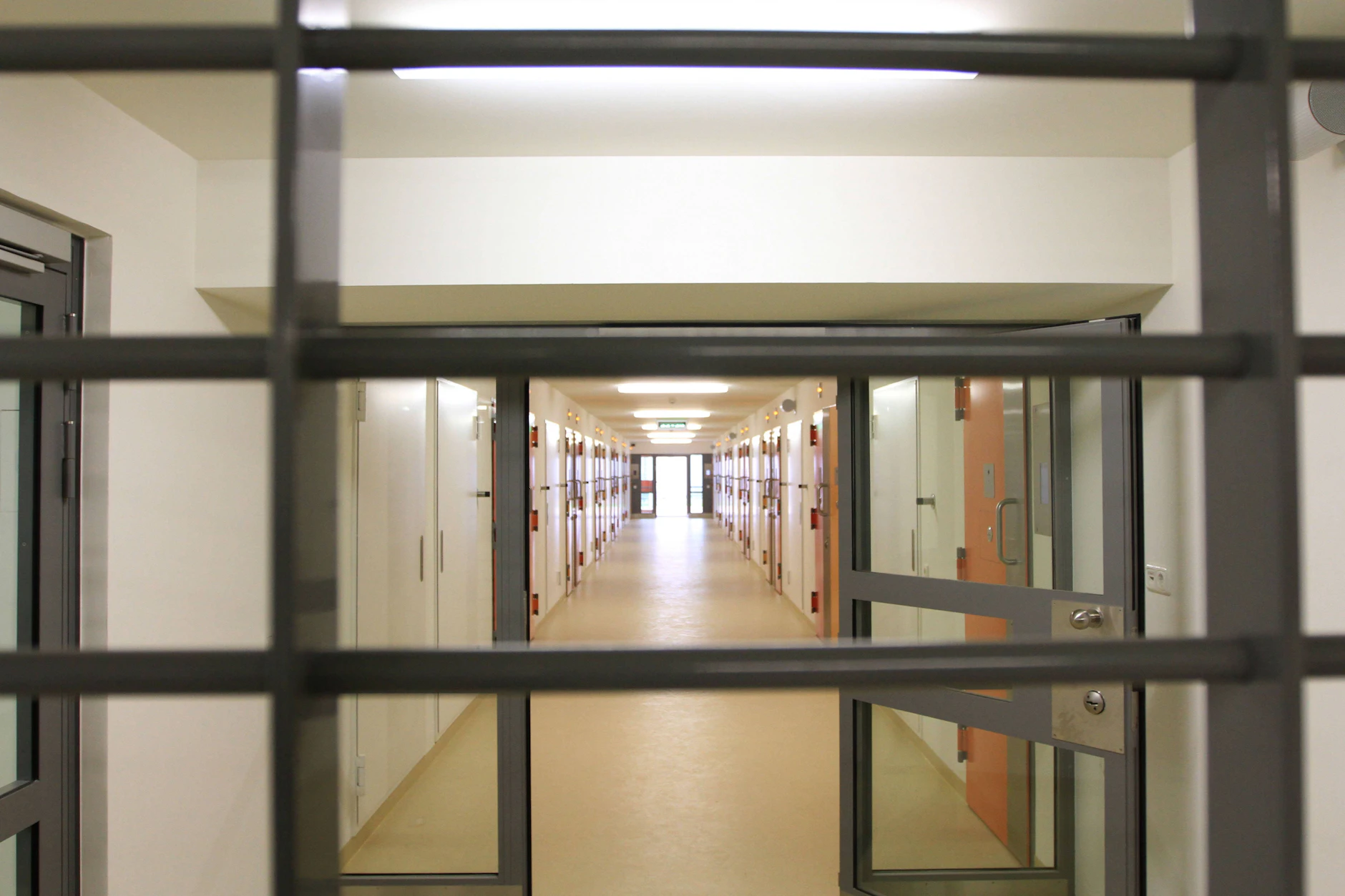 Bis zu 452 Inhaftierte finden in den unterschiedlichen Hafthäusern der JVA Bützow einen Platz.