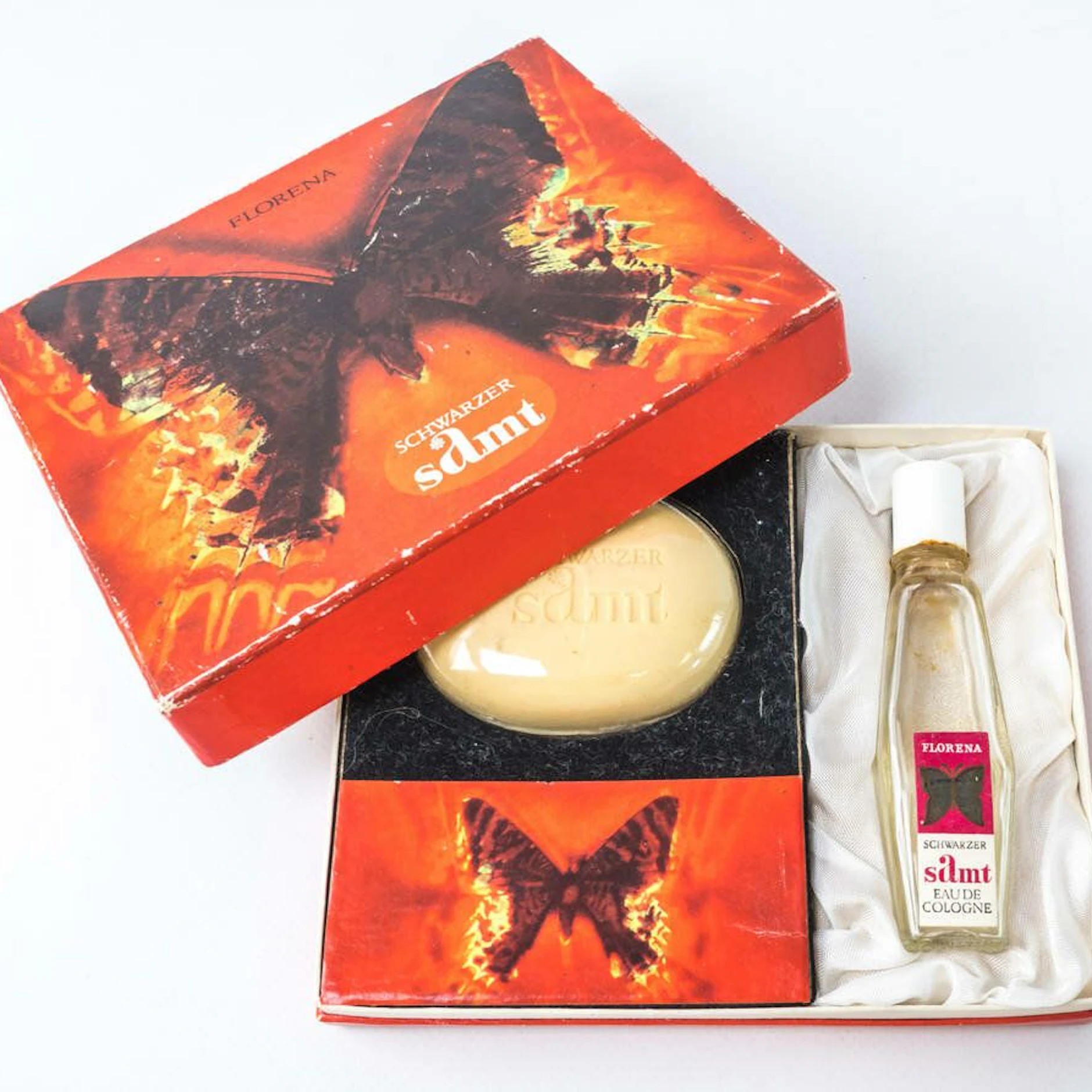 Das Geschenkset Schwarzer Samt von Florena wurde in der DDR bestimmt auch zum Muttertag verschenkt.