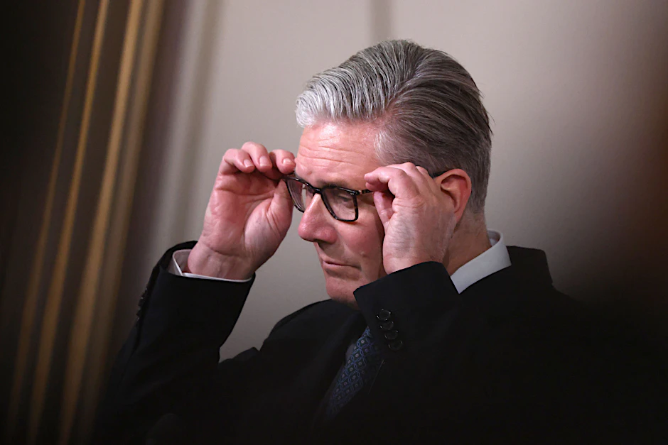 Bis zum Schluss: Der britische Premierminister Keir Starmer hält trotz Wahlniederlage an seinem Kurs fest.