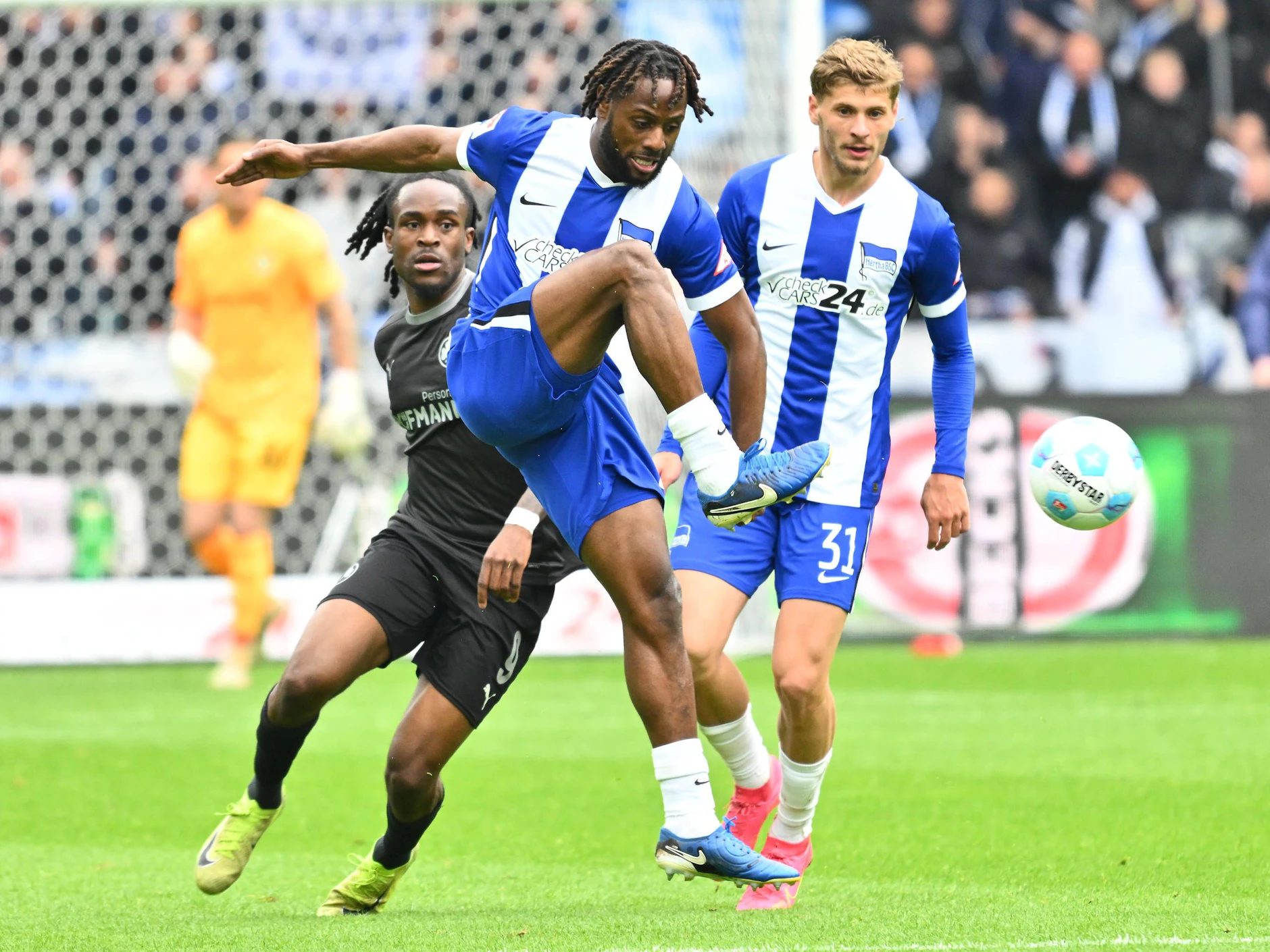 Für die Verteidiger Deyo Zeefuik und Marton Dardai ist die Saison bei Hertha BSC wegen Muskelverletzungen gelaufen.