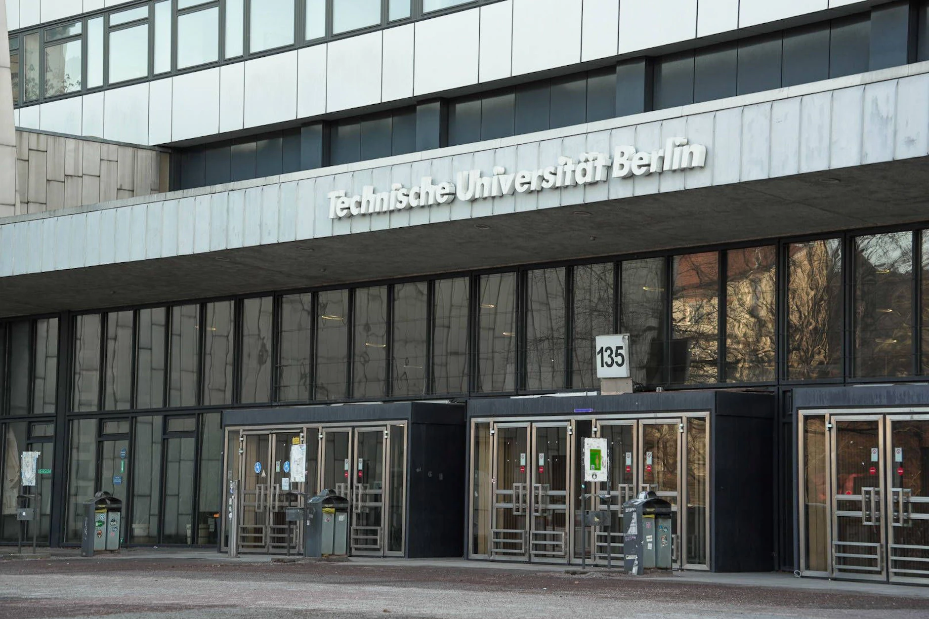 Das Hauptgebäude der Technischen Universität in marode.
